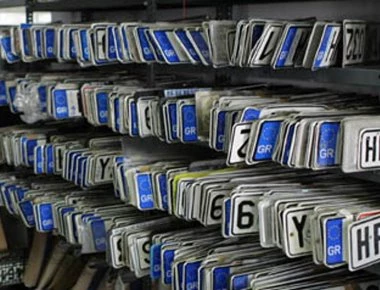 Πινακίδες οχημάτων: Πως θα τις πάρετε πίσω από την εφορία και τι θα πληρώσετε
